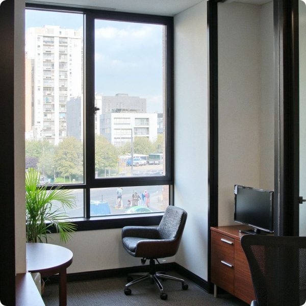 folia termoizolacyjna założona na okno